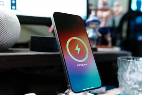 玉门苹果15换屏服务分享用什么充电器给iPhone15充电更好 